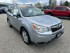 Used 2016  Subaru Forester 4d SUV i Premium CVT at Headlight Motor Group near Lewiston&comma; ME