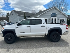 Used 2014  Toyota Tundra 4WD CrewMax SR5 5&period;7L at Headlight Motor Group near Lewiston&comma; ME