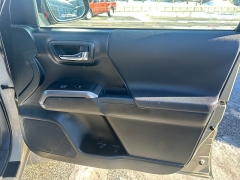 Used 2017  Toyota Tacoma 4WD Double Cab TRD Off-Road Auto at Headlight Motor Group near Lewiston&comma; ME