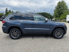 Used 2021  Jeep Grand Cherokee Limited 4x4 at Headlight Motor Group near Lewiston&comma; ME