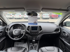 Used 2020  Jeep Cherokee 4d SUV 4WD Latitude Plus Altitude 2&period;4L at Headlight Motor Group near Lewiston&comma; ME