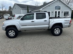 Used 2013  Toyota Tacoma 4WD Double Cab Short Bed Auto at Headlight Motor Group near Lewiston&comma; ME