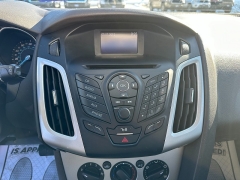 Used 2012  Ford Focus 4d Hatchback SE at Headlight Motor Group near Lewiston&comma; ME