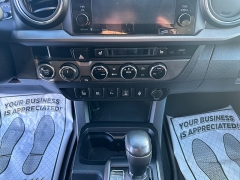 Used 2017  Toyota Tacoma 4WD Double Cab TRD Off-Road Auto at Headlight Motor Group near Lewiston&comma; ME