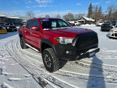 Used 2017  Toyota Tacoma 4WD Double Cab TRD Off-Road Auto at Headlight Motor Group near Lewiston&comma; ME