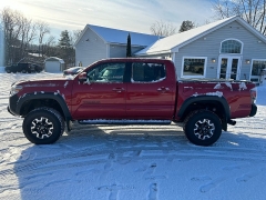 Used 2017  Toyota Tacoma 4WD Double Cab TRD Off-Road Auto at Headlight Motor Group near Lewiston&comma; ME