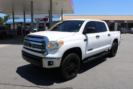 Used 2017  Toyota Tundra 4WD CrewMax 5&period;5' Bed 5&period;7L FFV &lpar;Natl&rpar; at Auto Finance Center near Matthews&comma; NC