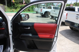 Used 2017  Toyota Tacoma Double Cab 5' Bed V6 4x4 &lpar;Natl&rpar; at Auto Finance Center near Matthews&comma; NC