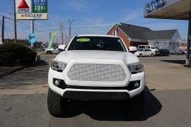 Used 2017  Toyota Tacoma Double Cab 5' Bed V6 4x2 AT &lpar;Natl&rpar; at Auto Finance Center near Matthews&comma; NC