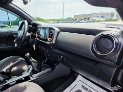 Used 2017  Toyota Tacoma Double Cab 5' Bed V6 4x4 &lpar;Natl&rpar; at Auto Finance Center near Matthews&comma; NC