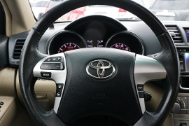 Used 2013  Toyota Highlander 4WD 4dr V6 (Natl) at Auto Finance Center near Matthews, NC