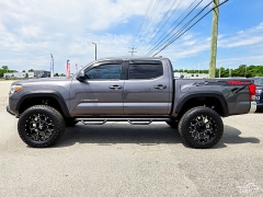 Used 2017  Toyota Tacoma Double Cab 5' Bed V6 4x4 &lpar;Natl&rpar; at Auto Finance Center near Matthews&comma; NC