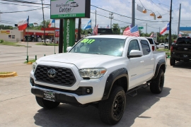 Used 2017  Toyota Tacoma Double Cab 5' Bed V6 4x4 &lpar;Natl&rpar; at Auto Finance Center near Matthews&comma; NC