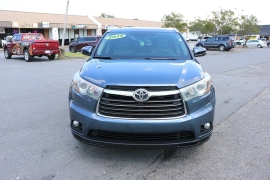 Used 2015  Toyota Highlander 4d SUV FWD XLE at Auto Finance Center near Matthews&comma; NC