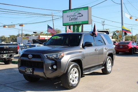 2016 Toyota 4Runner SR5's photo