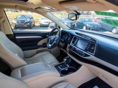 Used 2015  Toyota Highlander 4d SUV AWD XLE at Auto Finance Center near Matthews&comma; NC