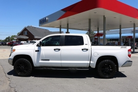 Used 2017  Toyota Tundra 4WD CrewMax 5&period;5' Bed 5&period;7L FFV &lpar;Natl&rpar; at Auto Finance Center near Matthews&comma; NC