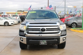 Used 2017  Toyota Tundra 4WD CrewMax 5&period;5' Bed 5&period;7L FFV &lpar;Natl&rpar; at Auto Finance Center near Matthews&comma; NC