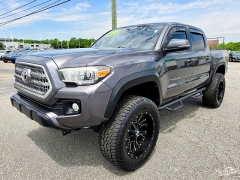 Used 2017  Toyota Tacoma Double Cab 5' Bed V6 4x4 &lpar;Natl&rpar; at Auto Finance Center near Matthews&comma; NC