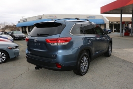 Used 2019  Toyota Highlander V6 FWD &lpar;Natl&rpar; at Auto Finance Center near Matthews&comma; NC