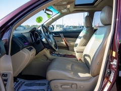 Used 2011  Toyota Highlander 4d SUV AWD Limited at Auto Finance Center near Matthews, NC