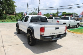 Used 2017  Toyota Tacoma Double Cab 5' Bed V6 4x4 &lpar;Natl&rpar; at Auto Finance Center near Matthews&comma; NC