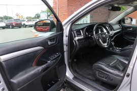 Used 2015 Toyota Highlander 4d SUV FWD XLE at Auto Finance Center near Matthews, NC