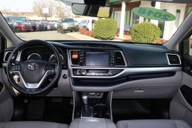 Used 2018  Toyota Highlander V6 AWD &lpar;Natl&rpar; at Auto Finance Center near Matthews&comma; NC
