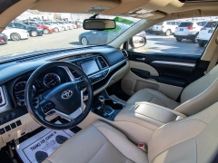 Used 2015  Toyota Highlander 4d SUV AWD XLE at Auto Finance Center near Matthews&comma; NC