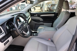 Used 2019  Toyota Highlander V6 FWD &lpar;Natl&rpar; at Auto Finance Center near Matthews&comma; NC