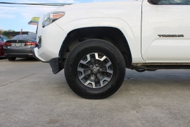 Used 2020  Toyota Tacoma 2WD Double Cab 5' Bed I4 AT &lpar;Natl&rpar; at Auto Finance Center near Matthews&comma; NC