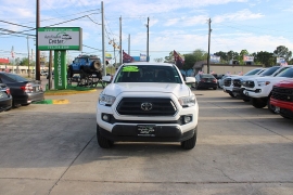 Used 2020  Toyota Tacoma 2WD Double Cab 5' Bed I4 AT &lpar;Natl&rpar; at Auto Finance Center near Matthews&comma; NC
