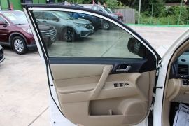 Used 2013  Toyota Highlander 4d SUV FWD at Auto Finance Center near Matthews&comma; NC