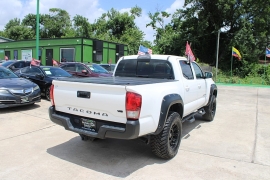 Used 2017  Toyota Tacoma Double Cab 5' Bed V6 4x4 &lpar;Natl&rpar; at Auto Finance Center near Matthews&comma; NC