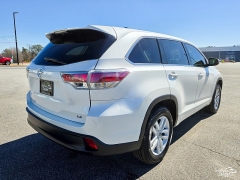 Used 2015  Toyota Highlander FWD 4dr V6 LE &lpar;Natl&rpar; at Auto Finance Center near Matthews&comma; NC