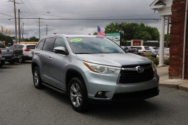 Used 2015 Toyota Highlander 4d SUV FWD XLE at Auto Finance Center near Matthews, NC