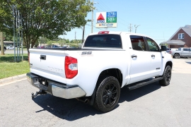 Used 2017  Toyota Tundra 4WD CrewMax 5&period;5' Bed 5&period;7L FFV &lpar;Natl&rpar; at Auto Finance Center near Matthews&comma; NC