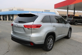 Used 2018  Toyota Highlander V6 FWD &lpar;Natl&rpar; at Auto Finance Center near Matthews&comma; NC