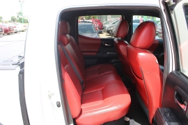 Used 2017  Toyota Tacoma Double Cab 5' Bed V6 4x4 &lpar;Natl&rpar; at Auto Finance Center near Matthews&comma; NC