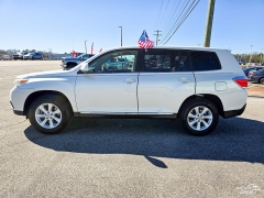 Used 2013  Toyota Highlander 4d SUV FWD at Auto Finance Center near Matthews&comma; NC