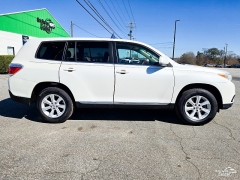 Used 2013  Toyota Highlander 4d SUV FWD at Auto Finance Center near Matthews&comma; NC