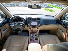 Used 2011  Toyota Highlander 4d SUV AWD Limited at Auto Finance Center near Matthews, NC