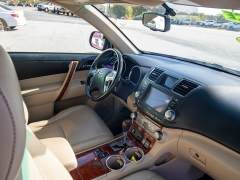 Used 2011  Toyota Highlander 4d SUV AWD Limited at Auto Finance Center near Matthews, NC