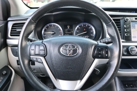 Used 2015  Toyota Highlander 4d SUV FWD XLE at Auto Finance Center near Matthews&comma; NC