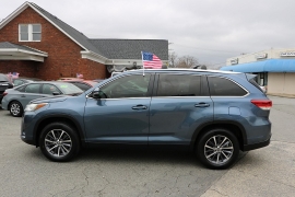 Used 2019  Toyota Highlander V6 FWD &lpar;Natl&rpar; at Auto Finance Center near Matthews&comma; NC