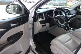 Used 2019  Toyota Highlander V6 FWD &lpar;Natl&rpar; at Auto Finance Center near Matthews&comma; NC