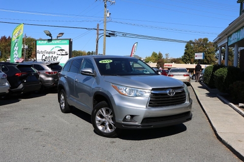 2015 Toyota Highlander LE Plus's photo