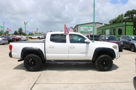 Used 2017  Toyota Tacoma Double Cab 5' Bed V6 4x4 &lpar;Natl&rpar; at Auto Finance Center near Matthews&comma; NC