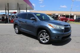  2015 Toyota Highlander 4d SUV FWD XLE at Auto Finance Center near Matthews&comma; NC