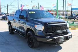 Used 2017  Toyota Tundra 4WD CrewMax 5&period;5' Bed 5&period;7L FFV &lpar;Natl&rpar; at Auto Finance Center near Matthews&comma; NC